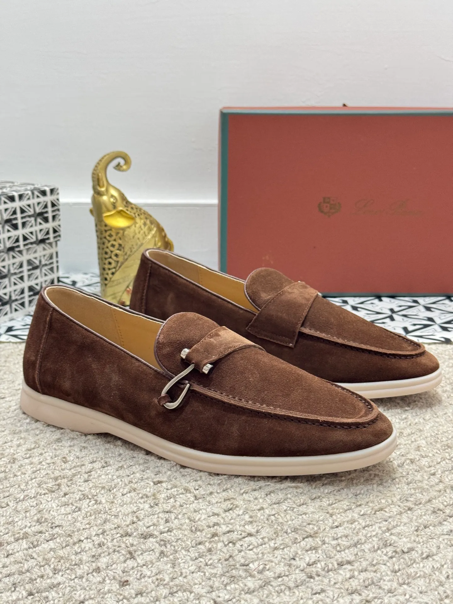 Men's men's shoes 💰380 [New model] 🍓🍓Loro Piana - LP couple model. The new moccasins are made of water-repellent treated suede uppers with rubber soles, a classic. The complex craftsmanship and meticulous structure make the shoes light and soft, allowing you to walk comfortably and freely. Perfect for wearing at the beach or out in the water during the summer. Size: 35-44 (45 customized